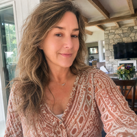Layla M., 44